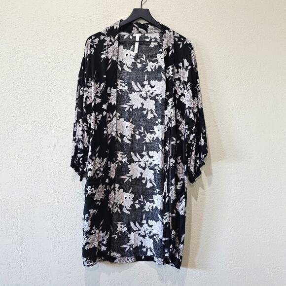 Spiritual Gangster Kimono - Picture 1 of 9